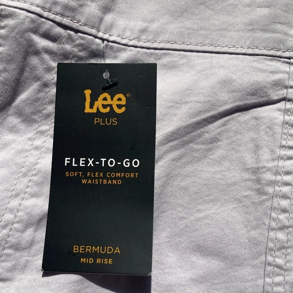 Lee Bermuda short soft flex comfort waistband midrise 9 in inseam 24W